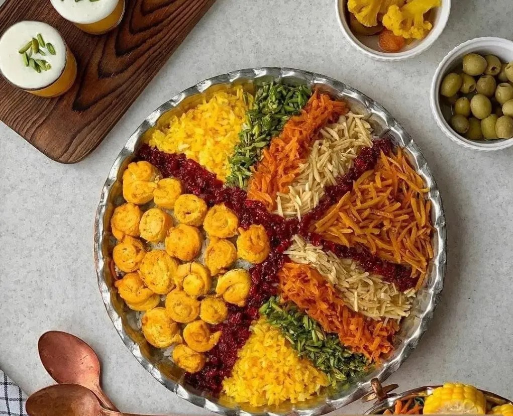 تزیین برنج مجلسی برای مهمان
